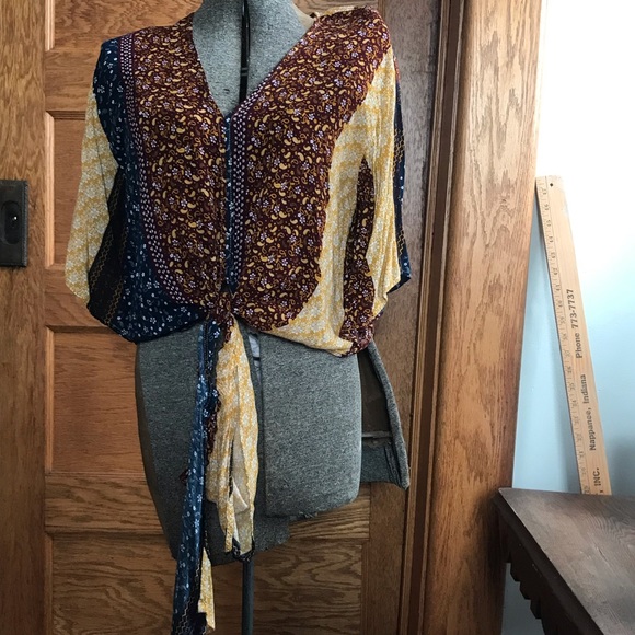 Poly & Easther Peasant style tie front blouse - Picture 5 of 8